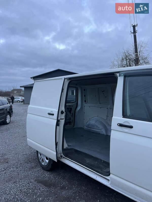 Вантажний фургон Volkswagen Transporter 2005 в Вінниці
