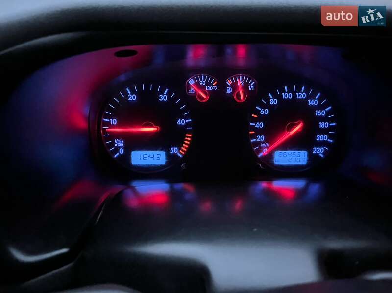 Вантажний фургон Volkswagen Transporter 2003 в Бучачі