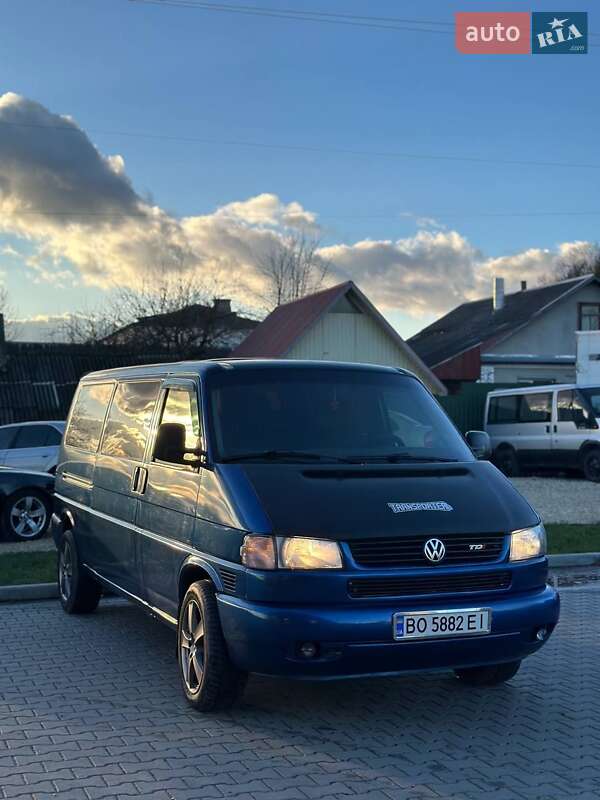 Минивэн Volkswagen Transporter 2001 в Шумске