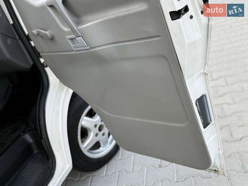 Мінівен Volkswagen Transporter 2000 в Львові