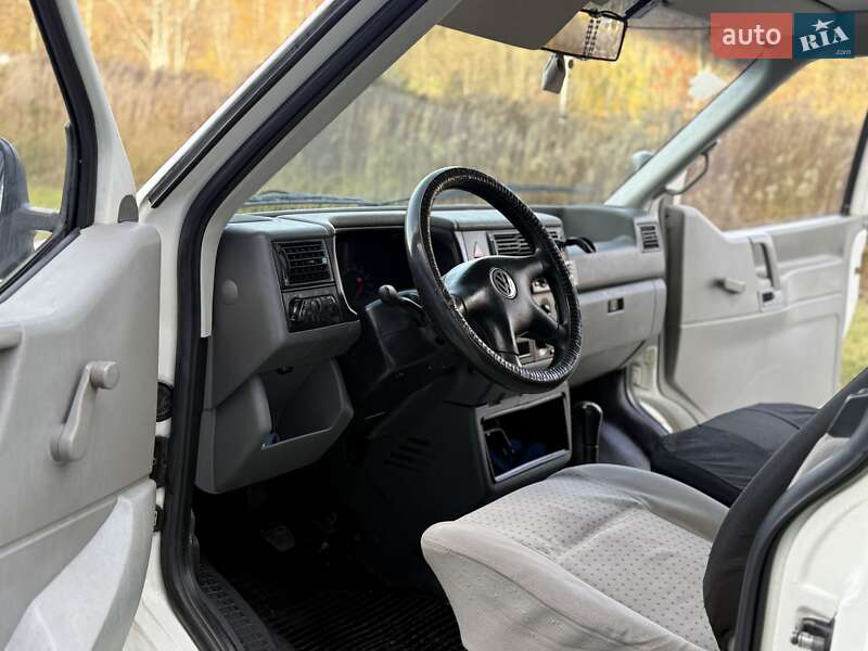 Мінівен Volkswagen Transporter 2000 в Львові