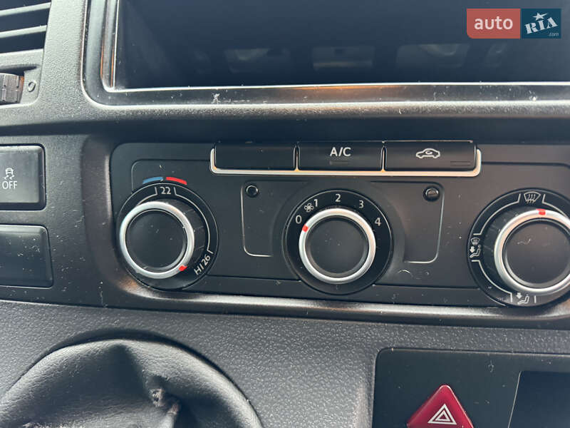 Грузовой фургон Volkswagen Transporter 2013 в Киеве