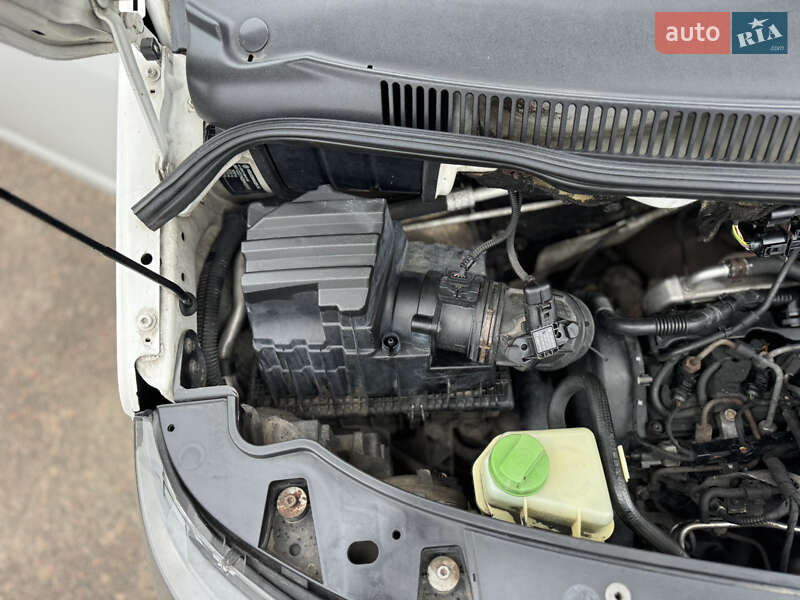 Грузовой фургон Volkswagen Transporter 2013 в Киеве