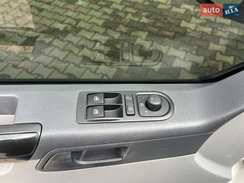 Вантажний фургон Volkswagen Transporter 2010 в Чернівцях фото 13 Вантажний фургон Volkswagen Transporter 2010 в Чернівцях