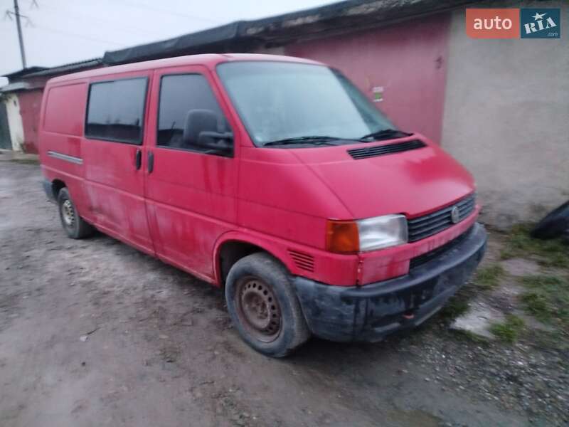 Вантажний фургон Volkswagen Transporter 2001 в Чернівцях