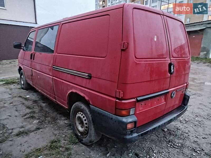 Вантажний фургон Volkswagen Transporter 2001 в Чернівцях