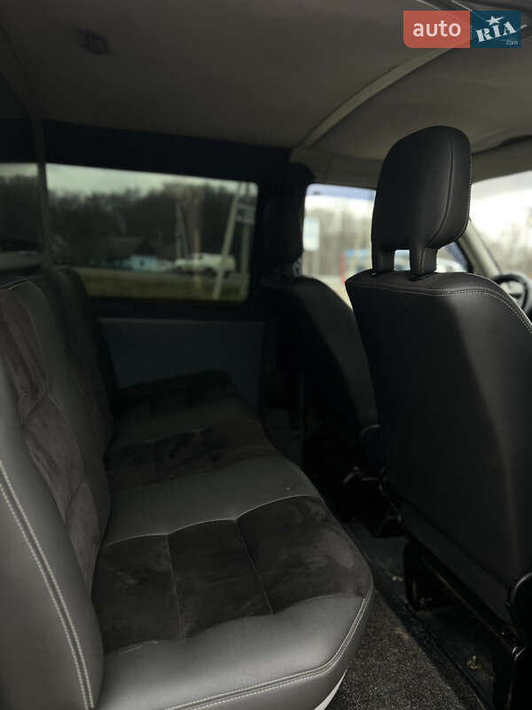 Вантажопасажирський фургон Volkswagen Transporter 2003 в Сторожинці