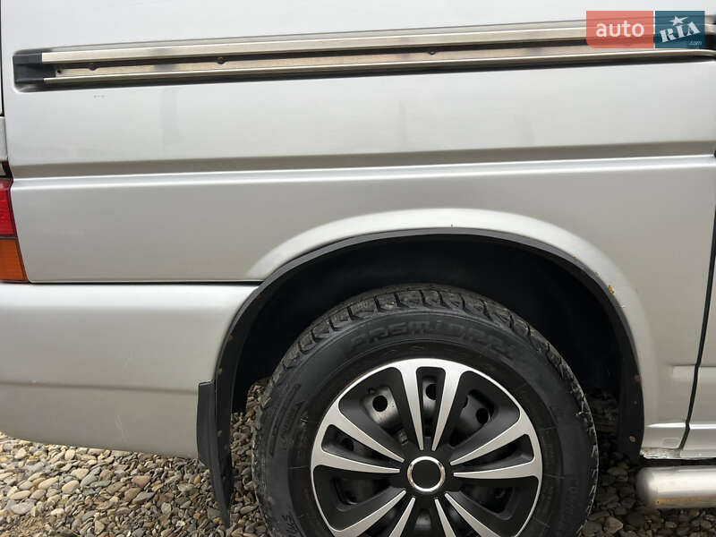 Вантажопасажирський фургон Volkswagen Transporter 2003 в Сторожинці