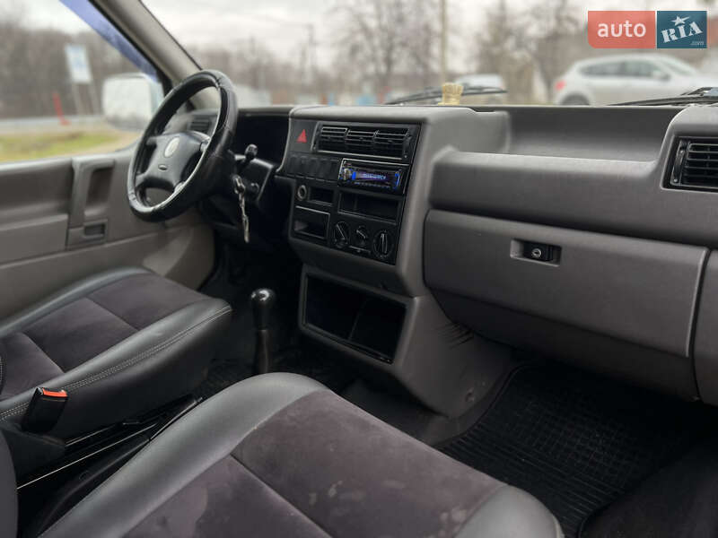 Вантажопасажирський фургон Volkswagen Transporter 2003 в Сторожинці