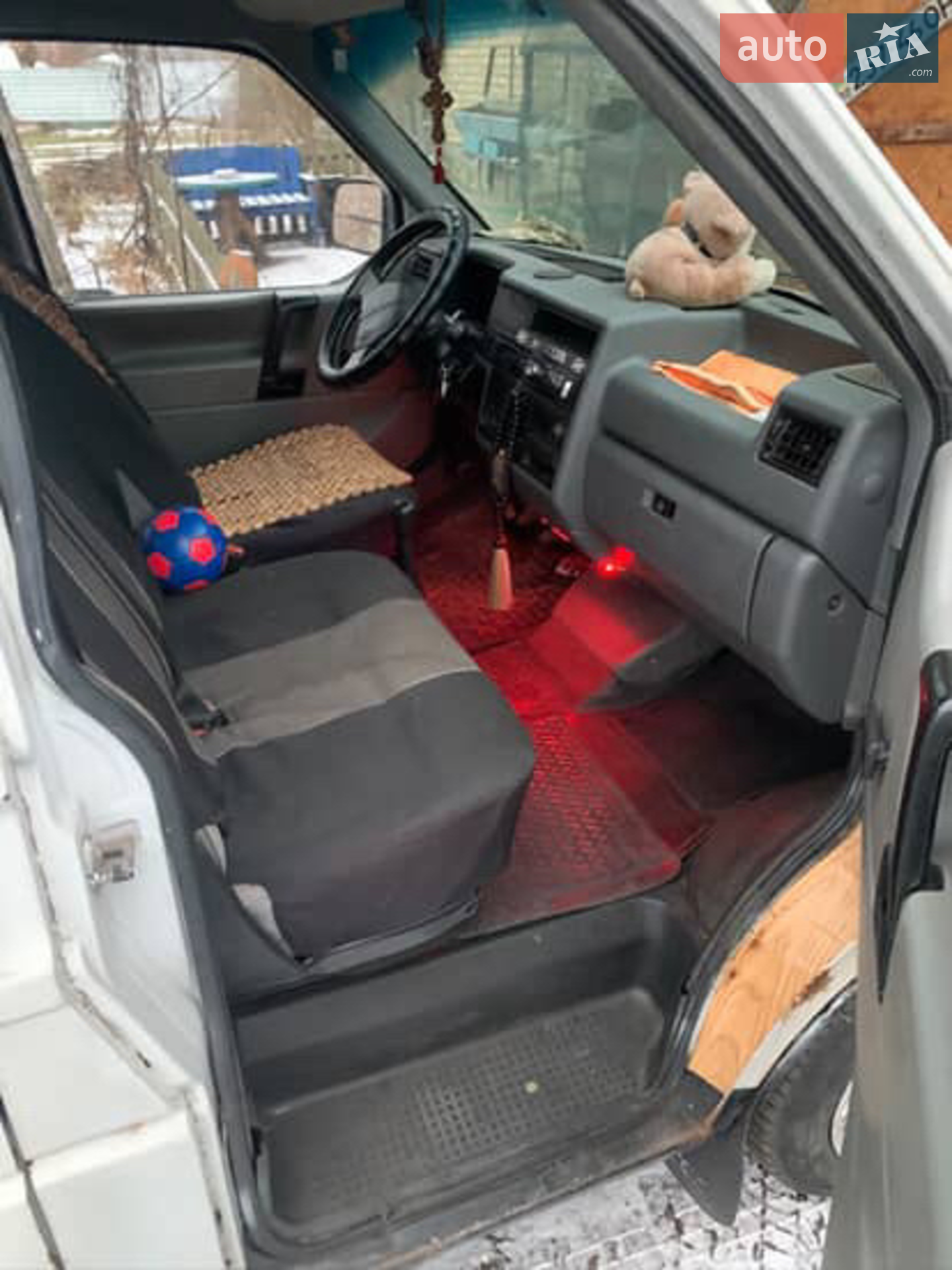 Volkswagen Transporter 1996 VIN WV1ZZZ70ZTX051410 фото оголошення 9 з 12