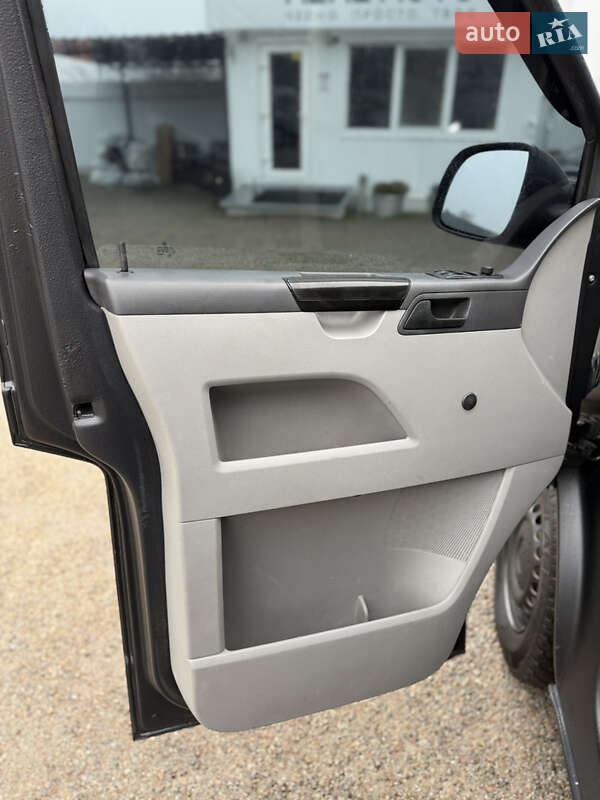 Вантажний фургон Volkswagen Transporter 2011 в Кропивницькому