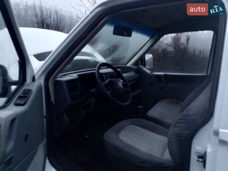 Минивэн Volkswagen Transporter 2001 в Будах