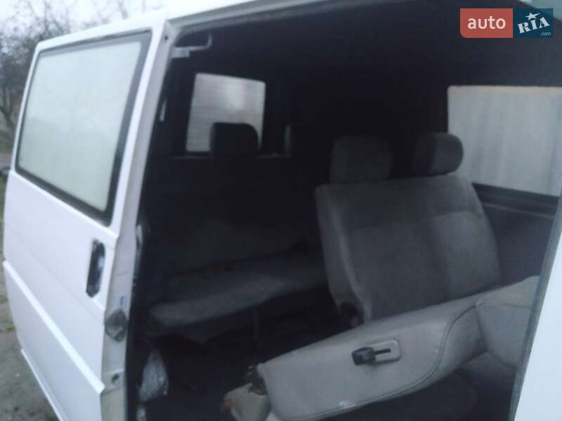 Минивэн Volkswagen Transporter 2001 в Будах