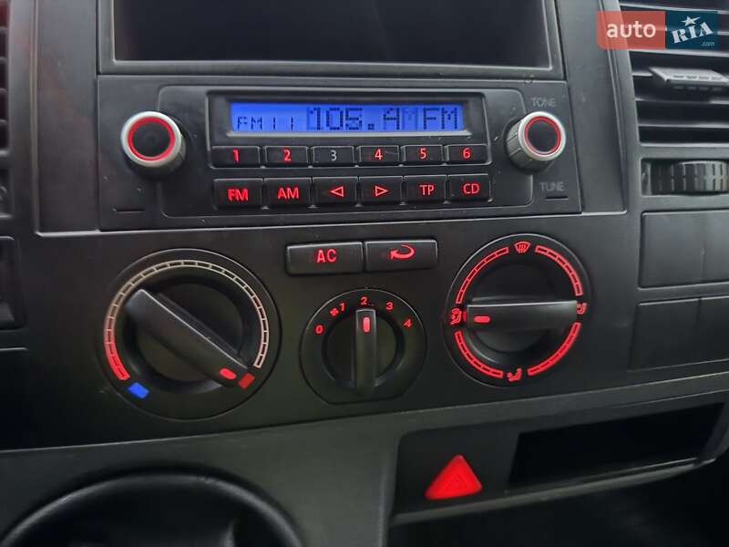 Вантажний фургон Volkswagen Transporter 2006 в Чернігові фото 6 Вантажний фургон Volkswagen Transporter 2006 в Чернігові