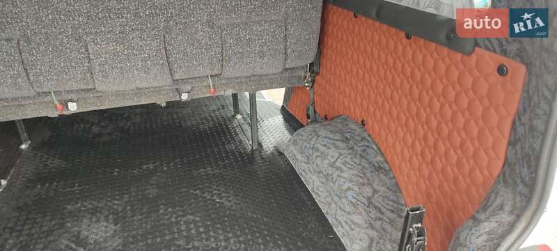 Минивэн Volkswagen Transporter 2000 в Косове