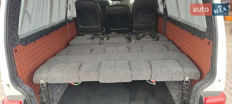 Минивэн Volkswagen Transporter 2000 в Косове