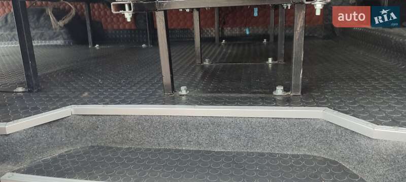 Минивэн Volkswagen Transporter 2000 в Косове