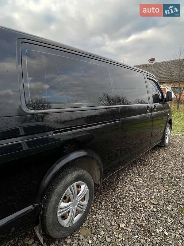 Минивэн Volkswagen Transporter 2004 в Буштыне