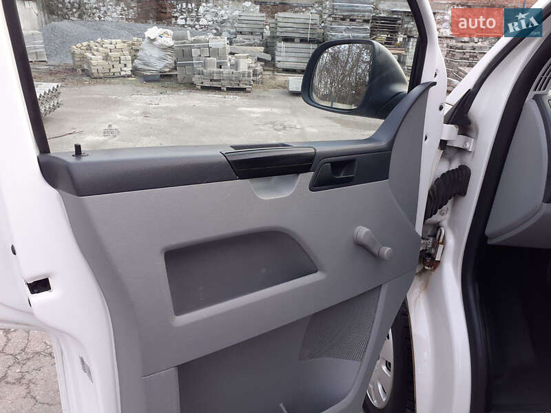 Минивэн Volkswagen Transporter 2010 в Звягеле
