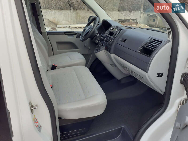 Минивэн Volkswagen Transporter 2010 в Звягеле