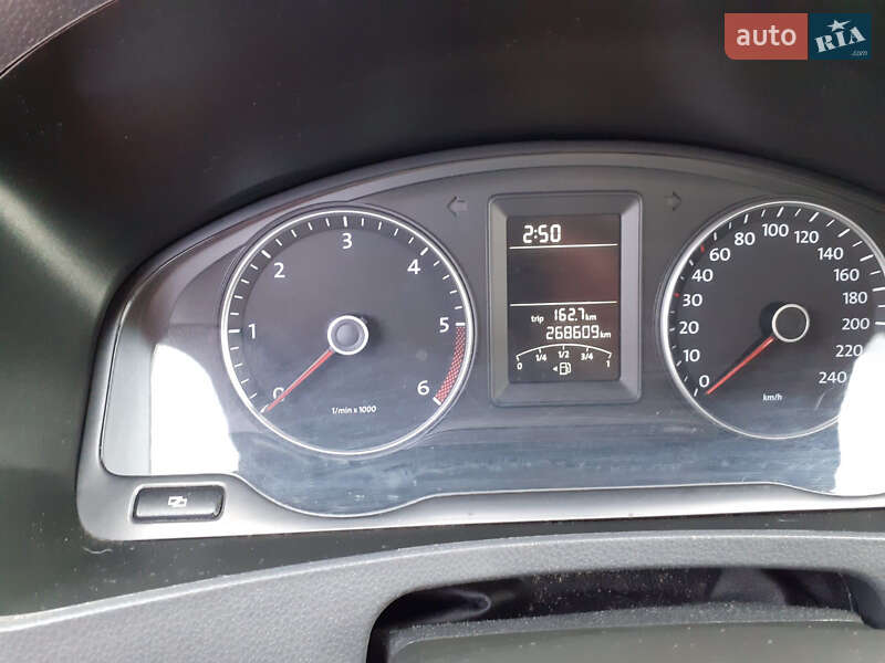 Минивэн Volkswagen Transporter 2010 в Звягеле