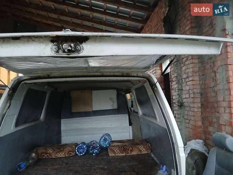 Вантажопасажирський фургон Volkswagen Transporter 1986 в Трускавці