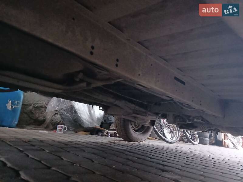 Вантажопасажирський фургон Volkswagen Transporter 1986 в Трускавці