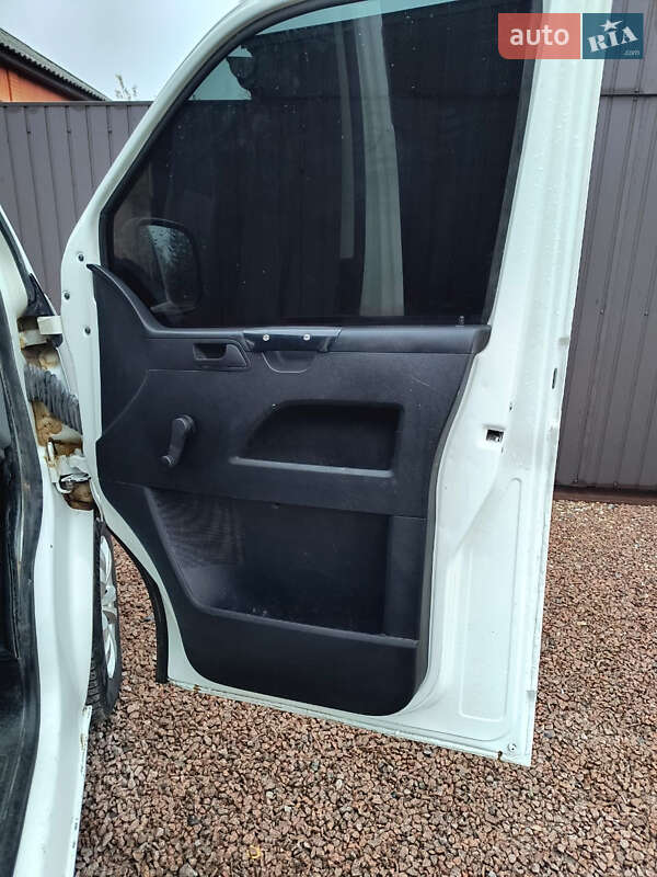 Мінівен Volkswagen Transporter 2004 в Глухові