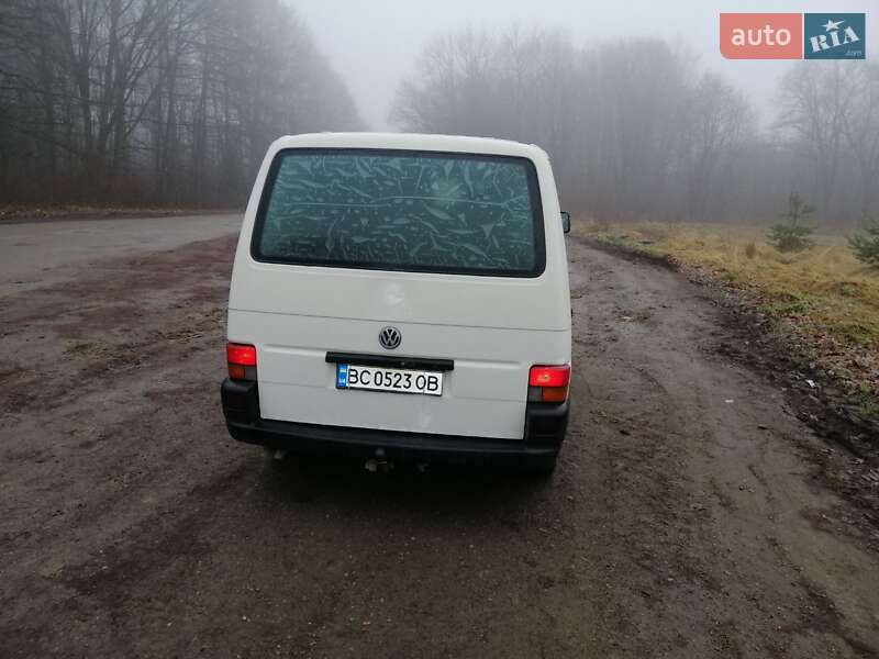 Вантажний фургон Volkswagen Transporter 2002 в Самборі