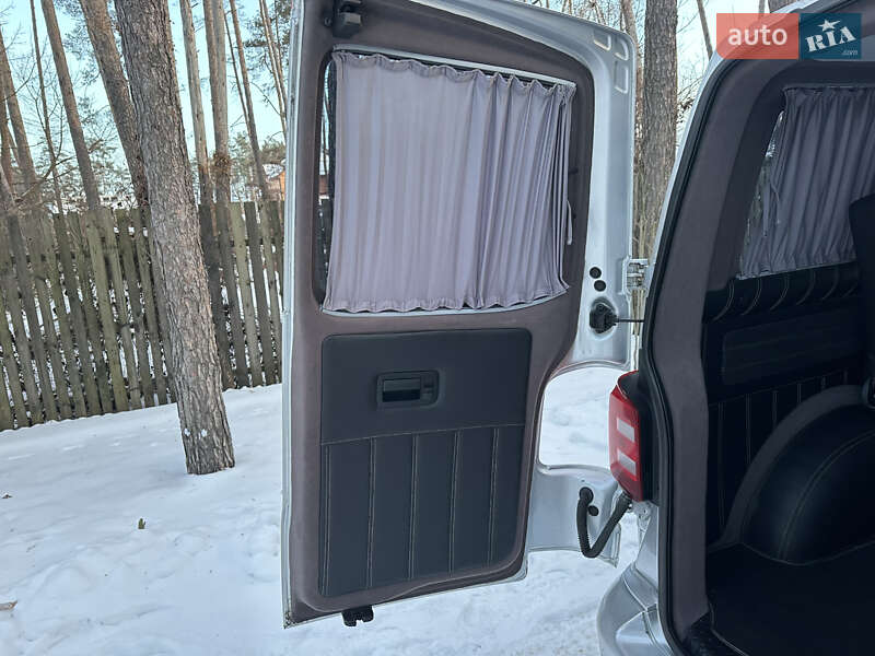 Мінівен Volkswagen Transporter 2015 в Києві