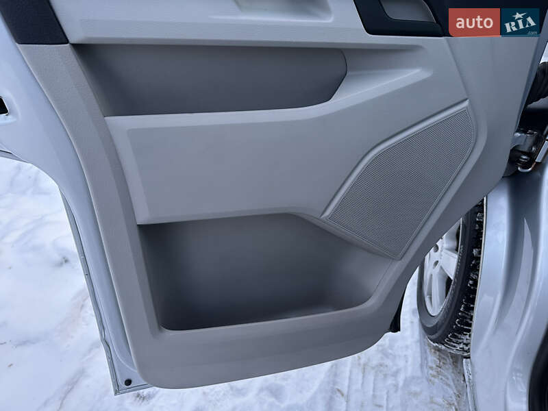 Мінівен Volkswagen Transporter 2015 в Києві