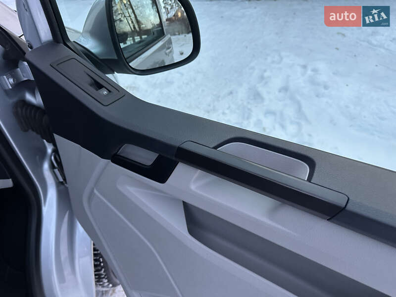 Мінівен Volkswagen Transporter 2015 в Києві