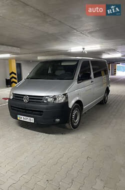 Минивэн Volkswagen Transporter 2011 в Вараше