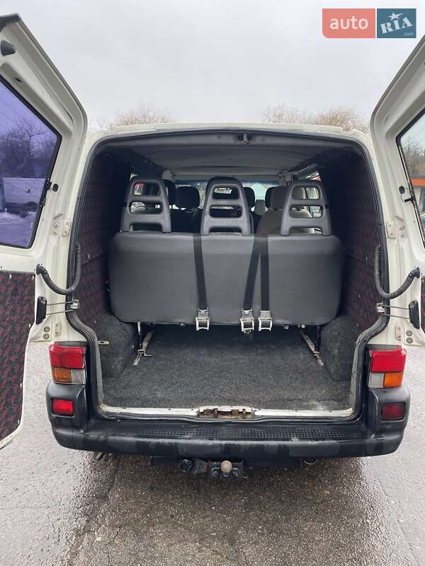 Грузопассажирский фургон Volkswagen Transporter 2000 в Ровно