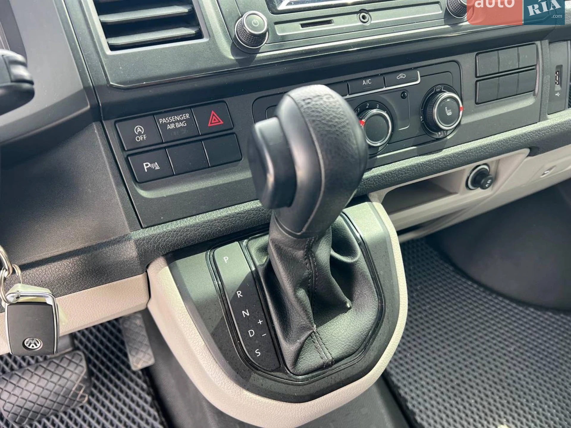 2017 Volkswagen Transporter - мініатюра 32