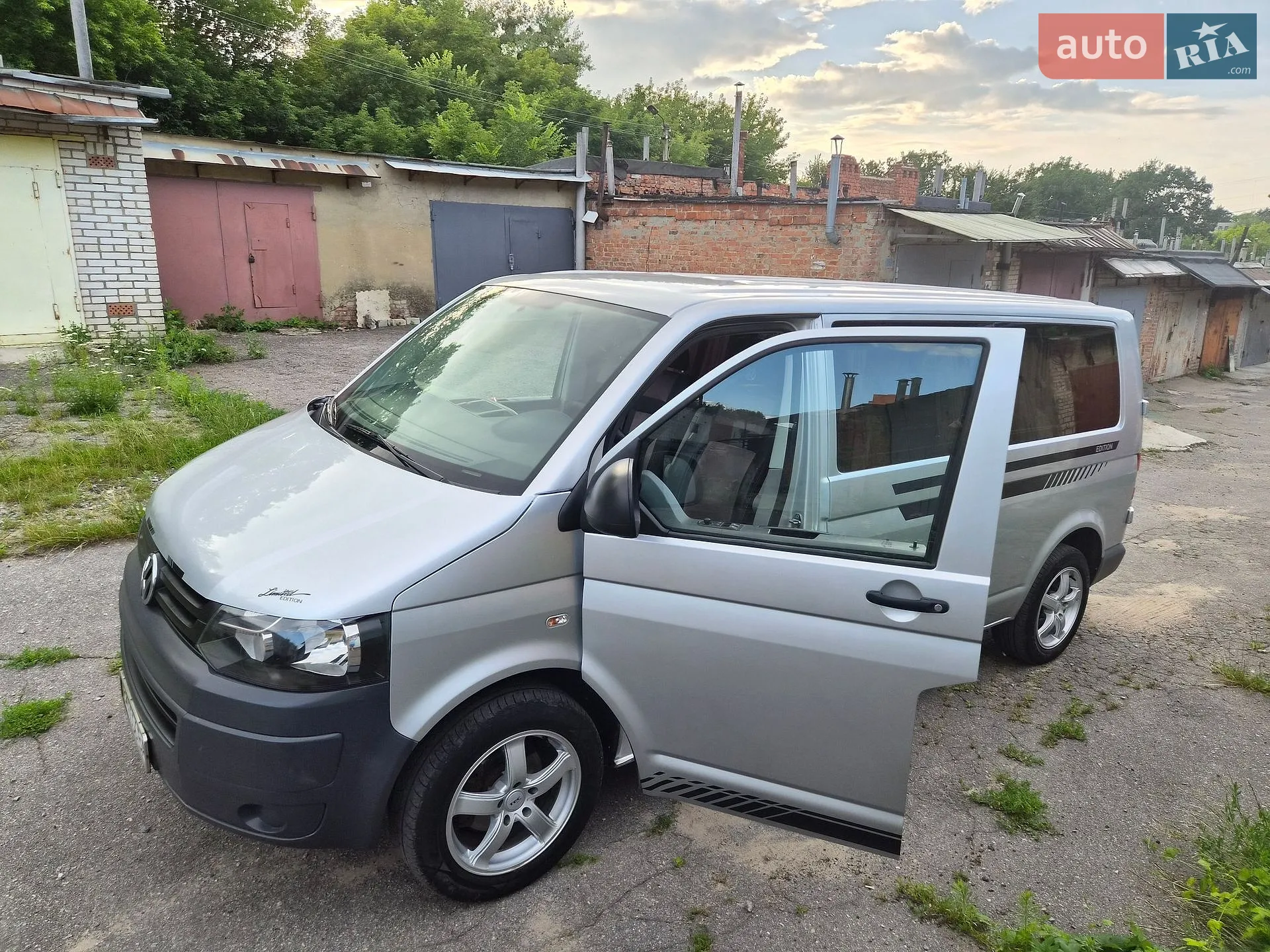 2010 Volkswagen Transporter - мініатюра 2