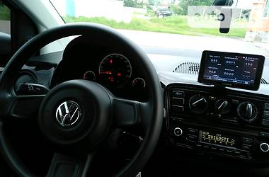 Хетчбек Volkswagen Up 2013 в Стрию