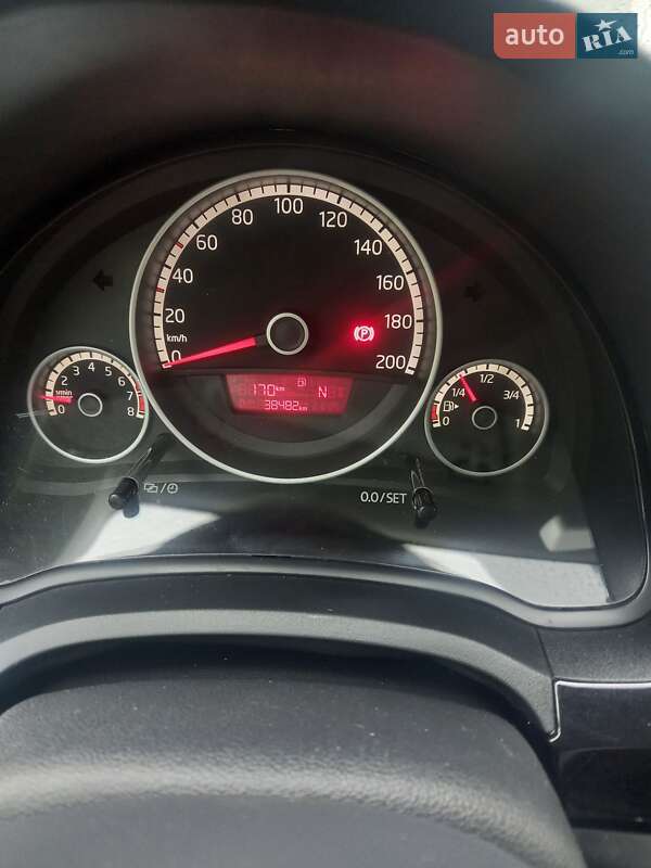 Хэтчбек Volkswagen Up 2014 в Черновцах