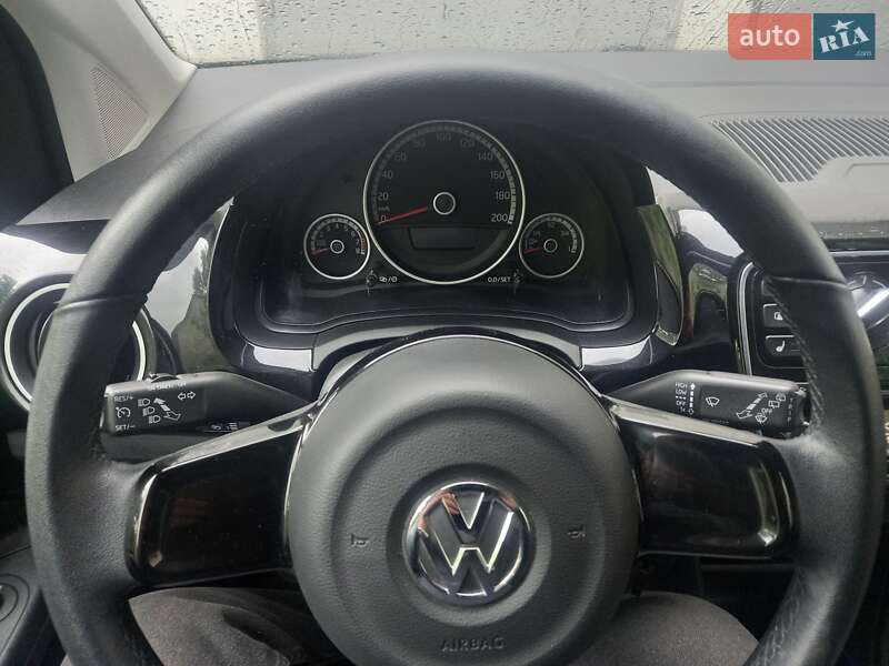 Хэтчбек Volkswagen Up 2014 в Черновцах