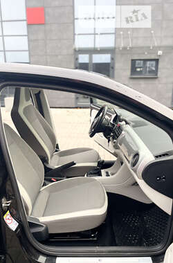 Хэтчбек Volkswagen Up 2014 в 