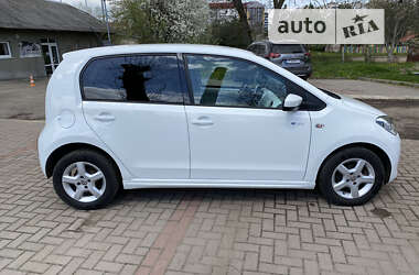 Хетчбек Volkswagen Up 2015 в Калуші