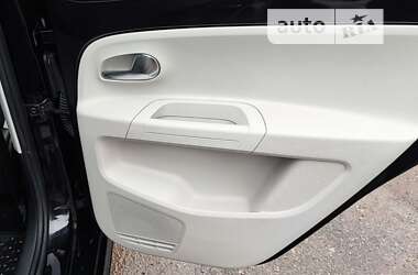 Хэтчбек Volkswagen Up 2014 в 