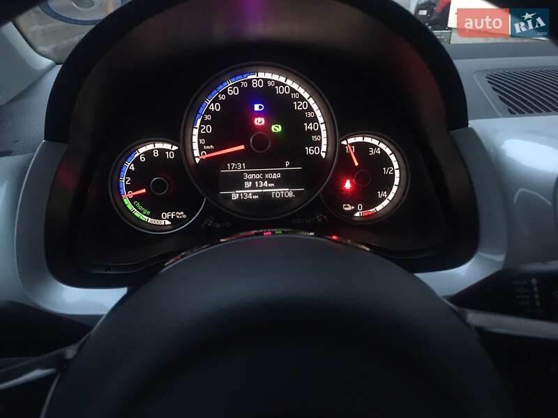 Хетчбек Volkswagen Up 2013 в Городку