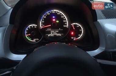 Хэтчбек Volkswagen Up 2013 в 