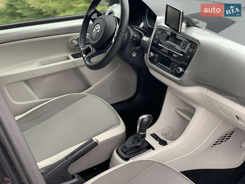 Хетчбек Volkswagen Up 2013 в Городку