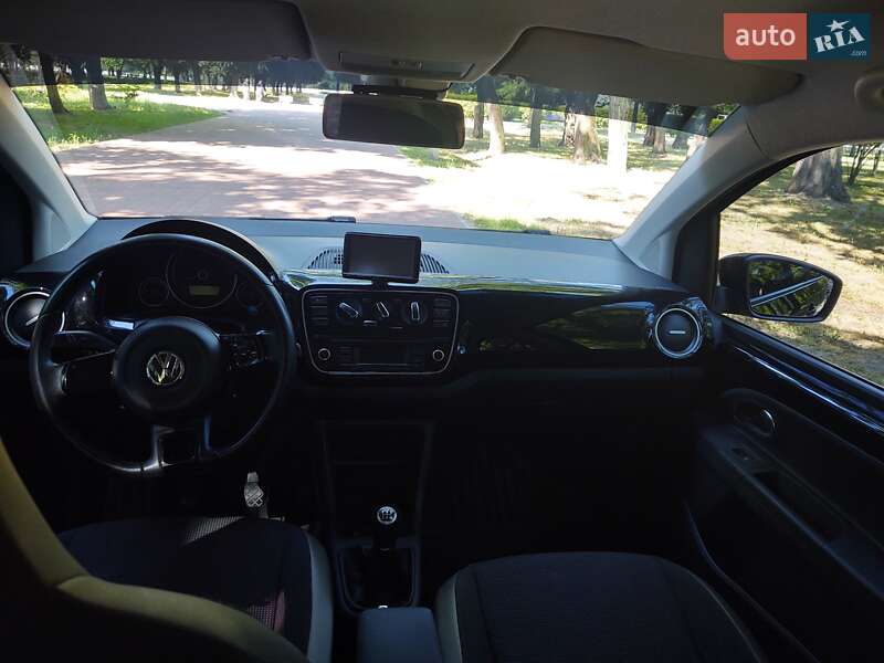 Хетчбек Volkswagen Up 2012 в Кременчуці