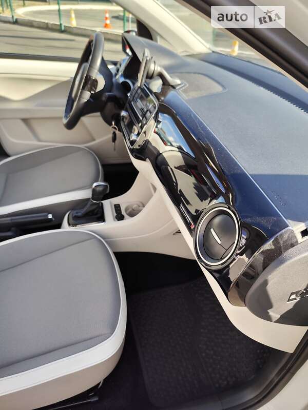 Хэтчбек Volkswagen Up 2014 в Киеве фото 33 Хэтчбек Volkswagen Up 2014 в Киеве