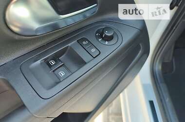 Хетчбек Volkswagen Up 2016 в 