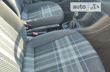 Хетчбек Volkswagen Up 2016 в 