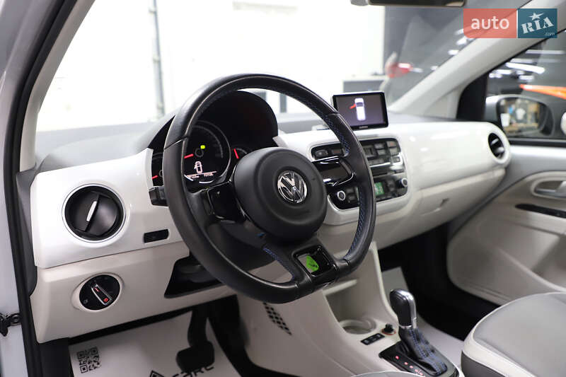 Хэтчбек Volkswagen Up 2014 в Дрогобыче